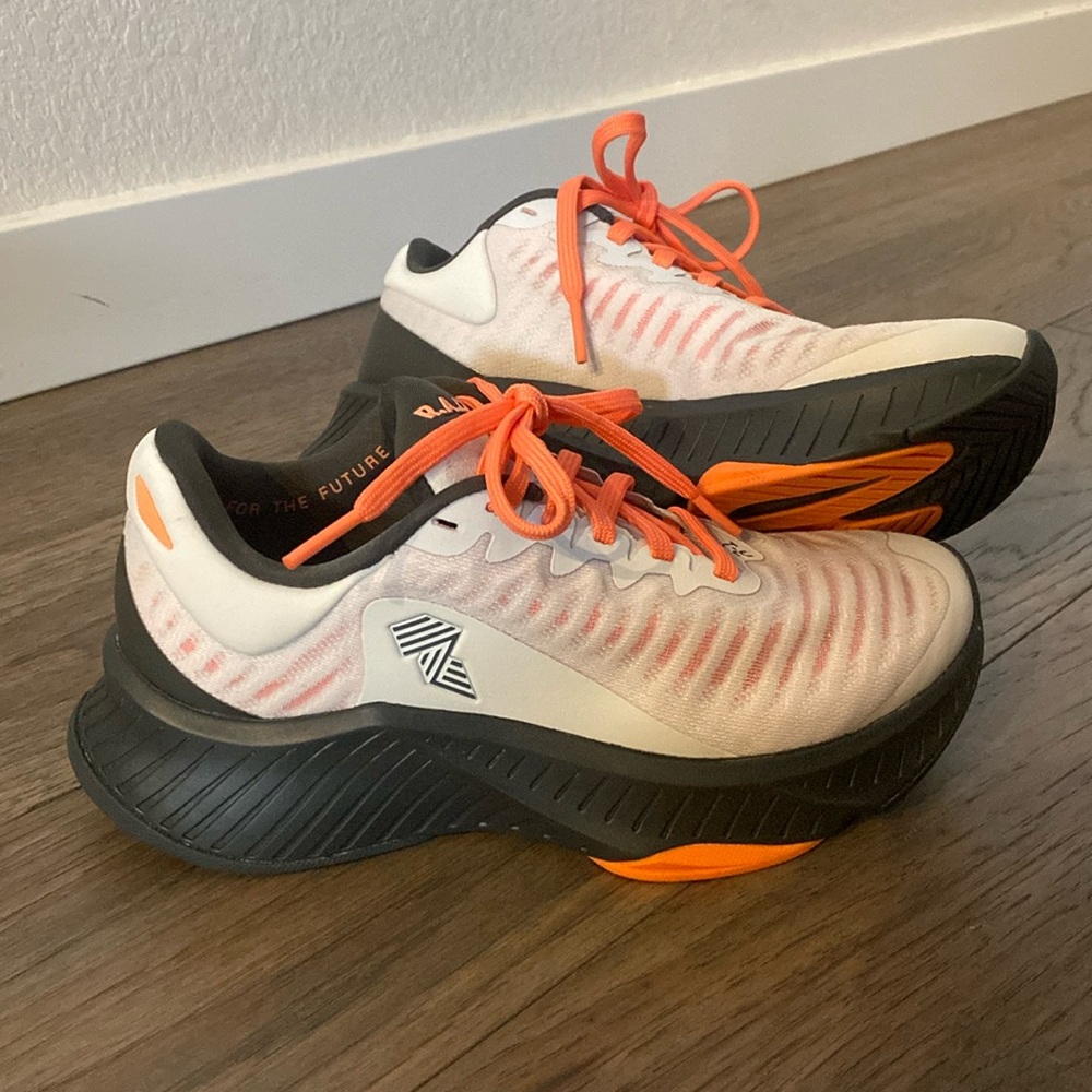 R.A.D. R-1 Runner - BRAND NEW size 6 women